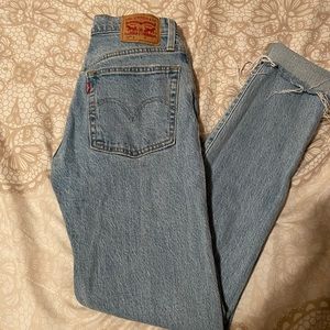 501 skinny Levi jeans 

W24 L30

Does have 2 ink stains (shown in the last pic)